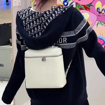 Новая женская маленькая квадратная сумка 2024 года Простой рюкзак для поездок на работу, сумка для ланча, усовершенствованная сумка-мессенджер на одно плечо
